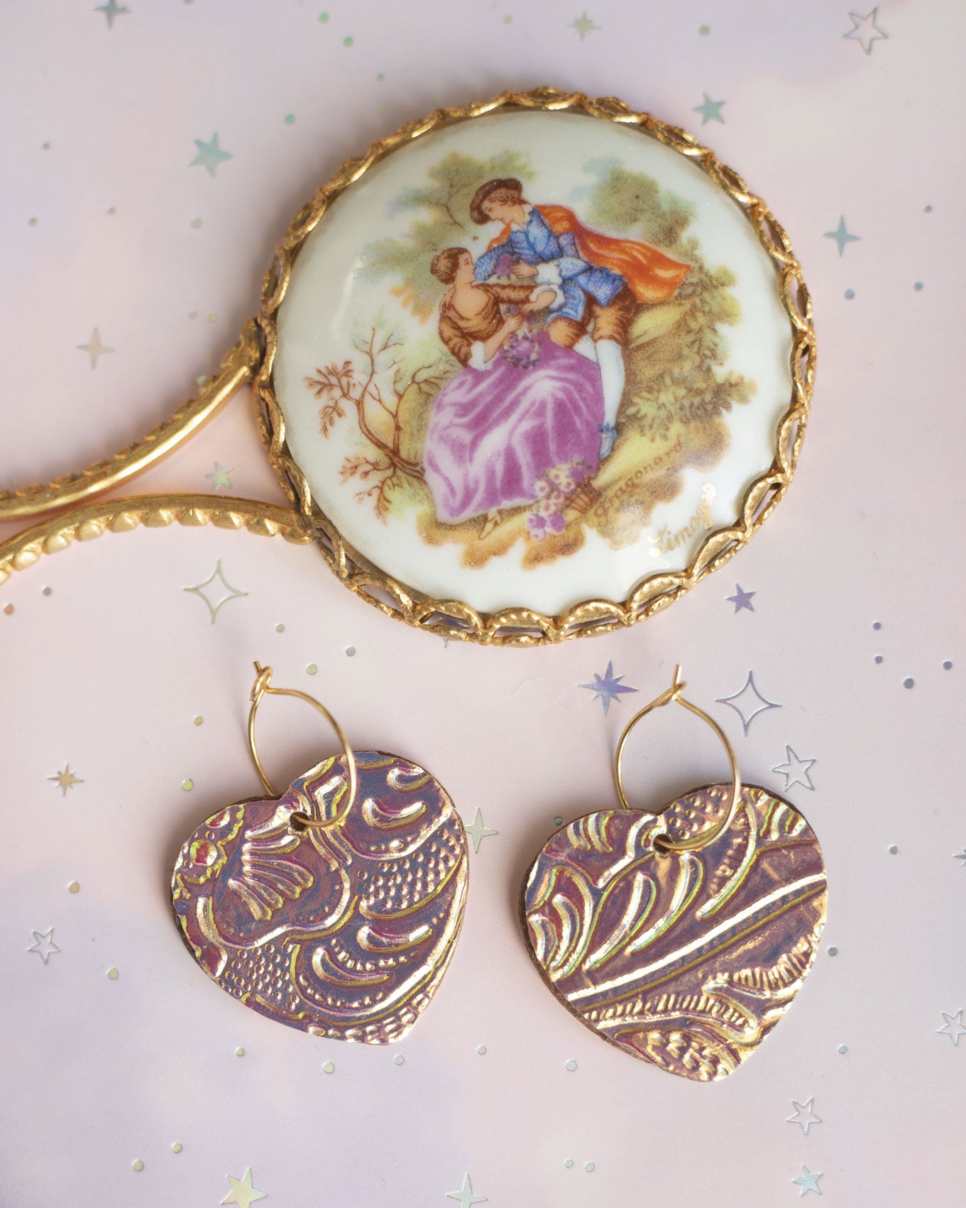 Boucles d'oreilles coeurs holographiques rose mauve et jaune