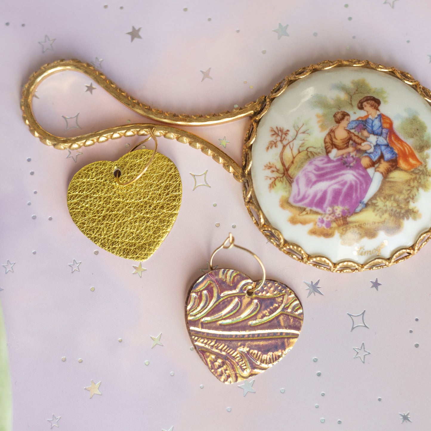 Boucles d'oreilles coeurs holographiques rose mauve et jaune