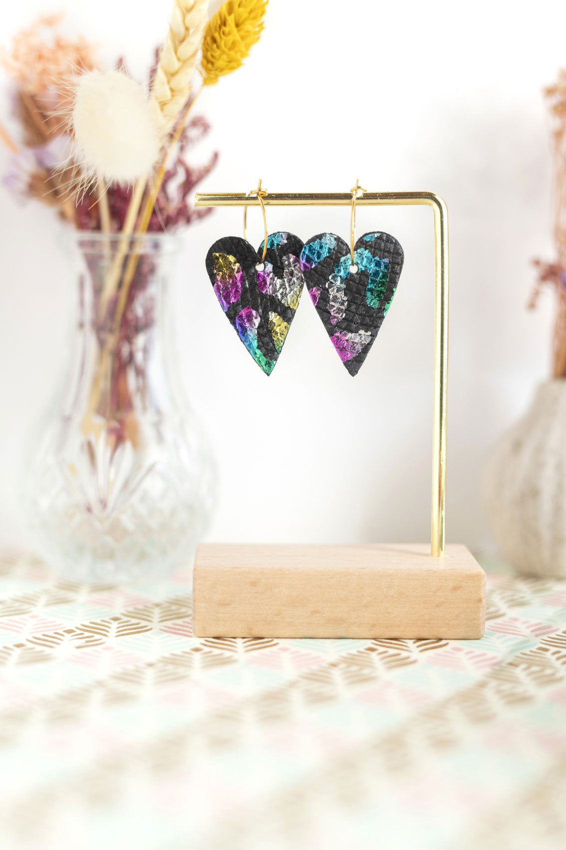Boucles d'oreilles coeurs noir motifs léopard multicolores