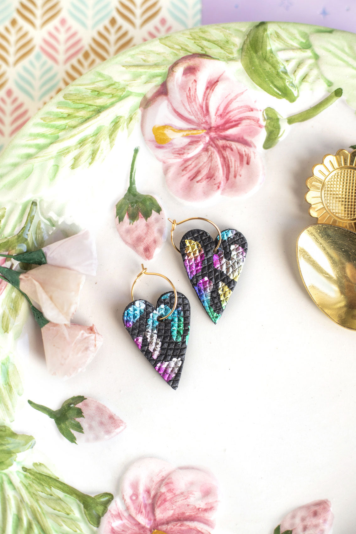 Boucles d'oreilles coeurs noir motifs léopard multicolores