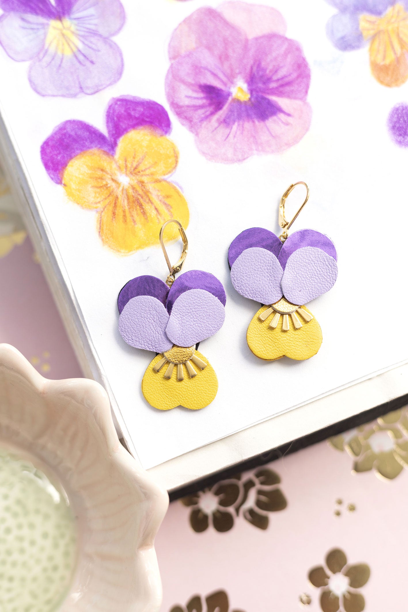 Pensées earrings - mauve purple, yellow, gold