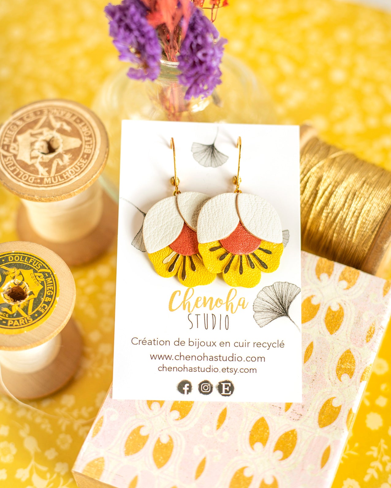 Boucles d'oreilles Fleur de Cerisier blanc cassé, rouge cuivré, jaune