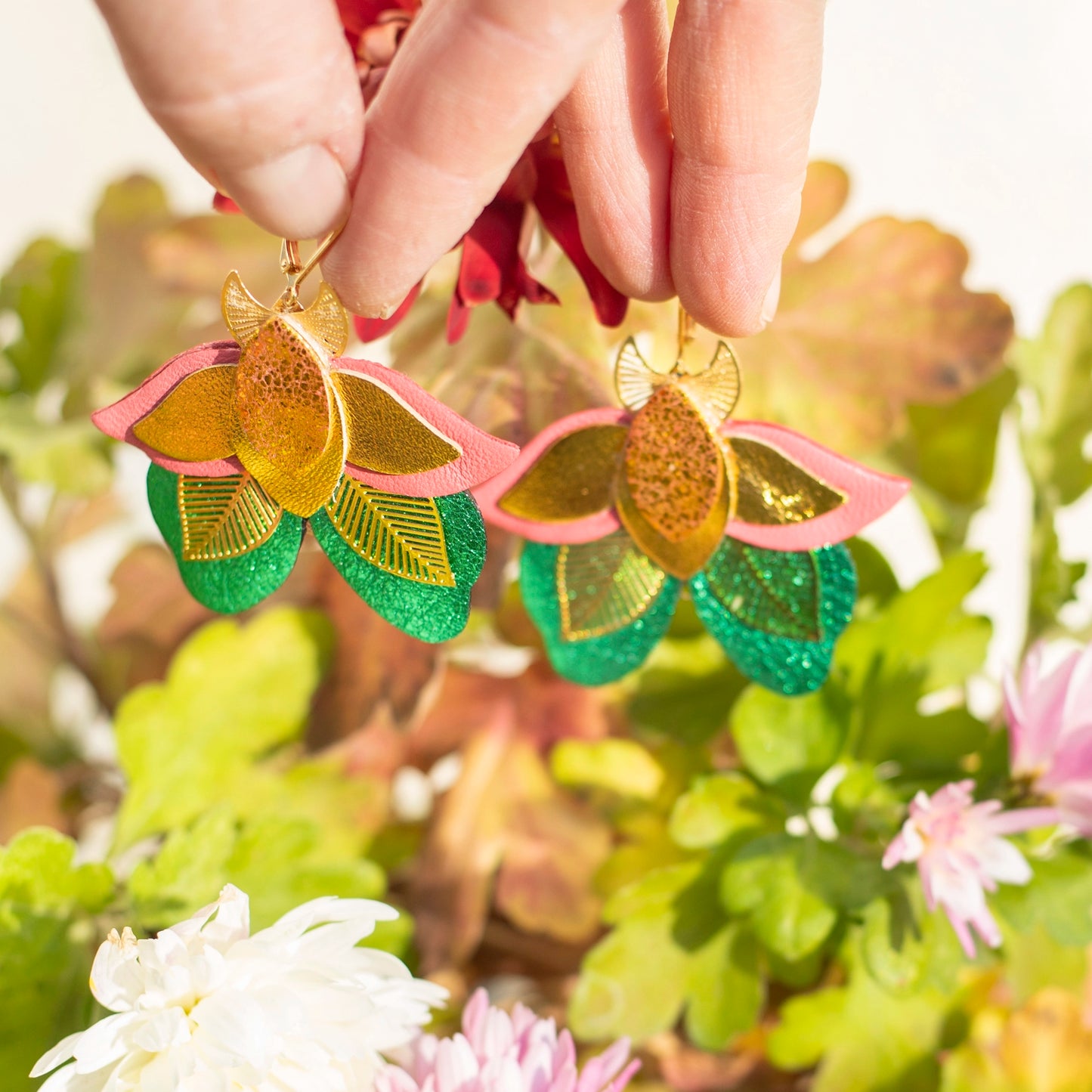 Boucles d’oreilles papillons cuir doré, rose vert