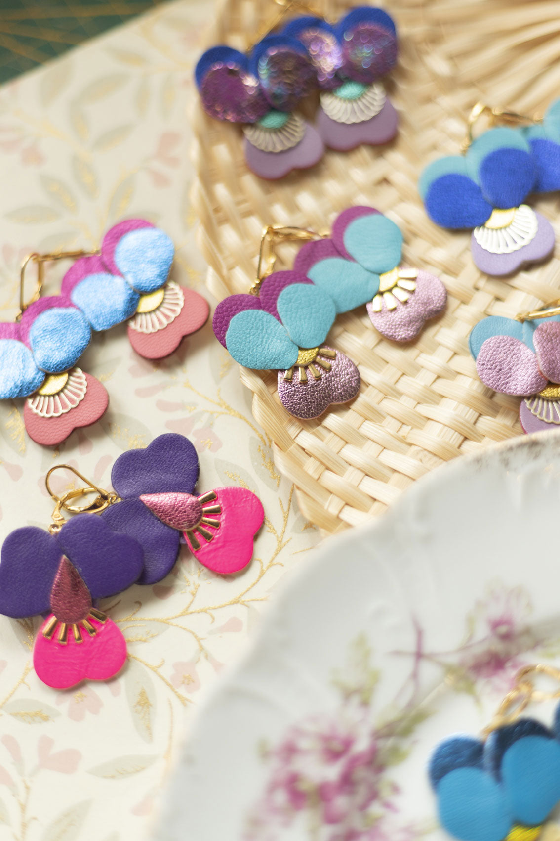 Boucles d’oreilles Pensées géantes - rose métallisé, rose fluo, violet