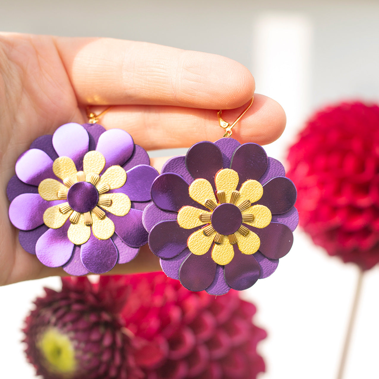 Boucles d'oreilles fleurs de Zinnia - cuir violet métallisé et jaune