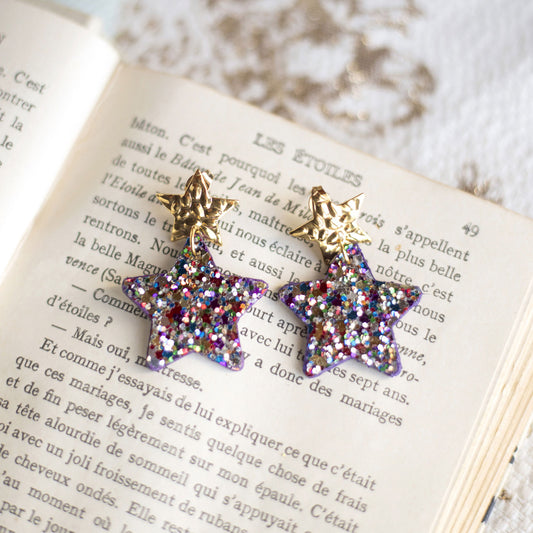 Boucles d'oreilles Etoiles - cuir violet irisé et paillettes multicolores