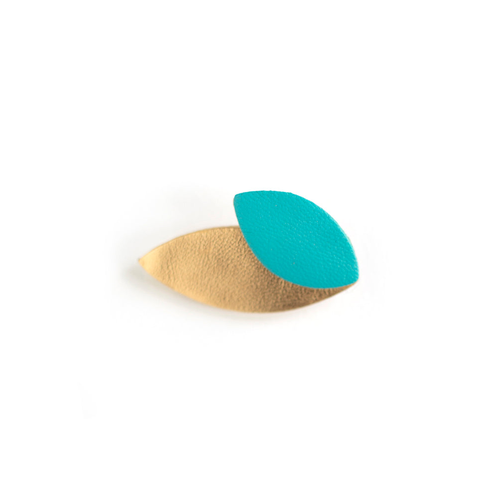 Broche feuilles en cuir doré et bleu