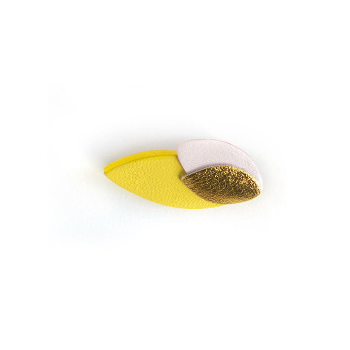 Broche Feuilles en cuir jaune et doré