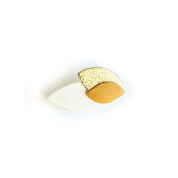 Broche Feuilles en cuir jaune et doré