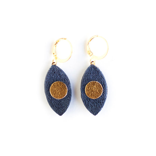 Boucles d'oreilles Oeil de Chat bleu nuit métallisé