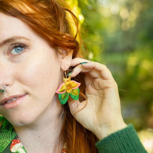 Boucles d’oreilles papillons cuir doré, rose vert