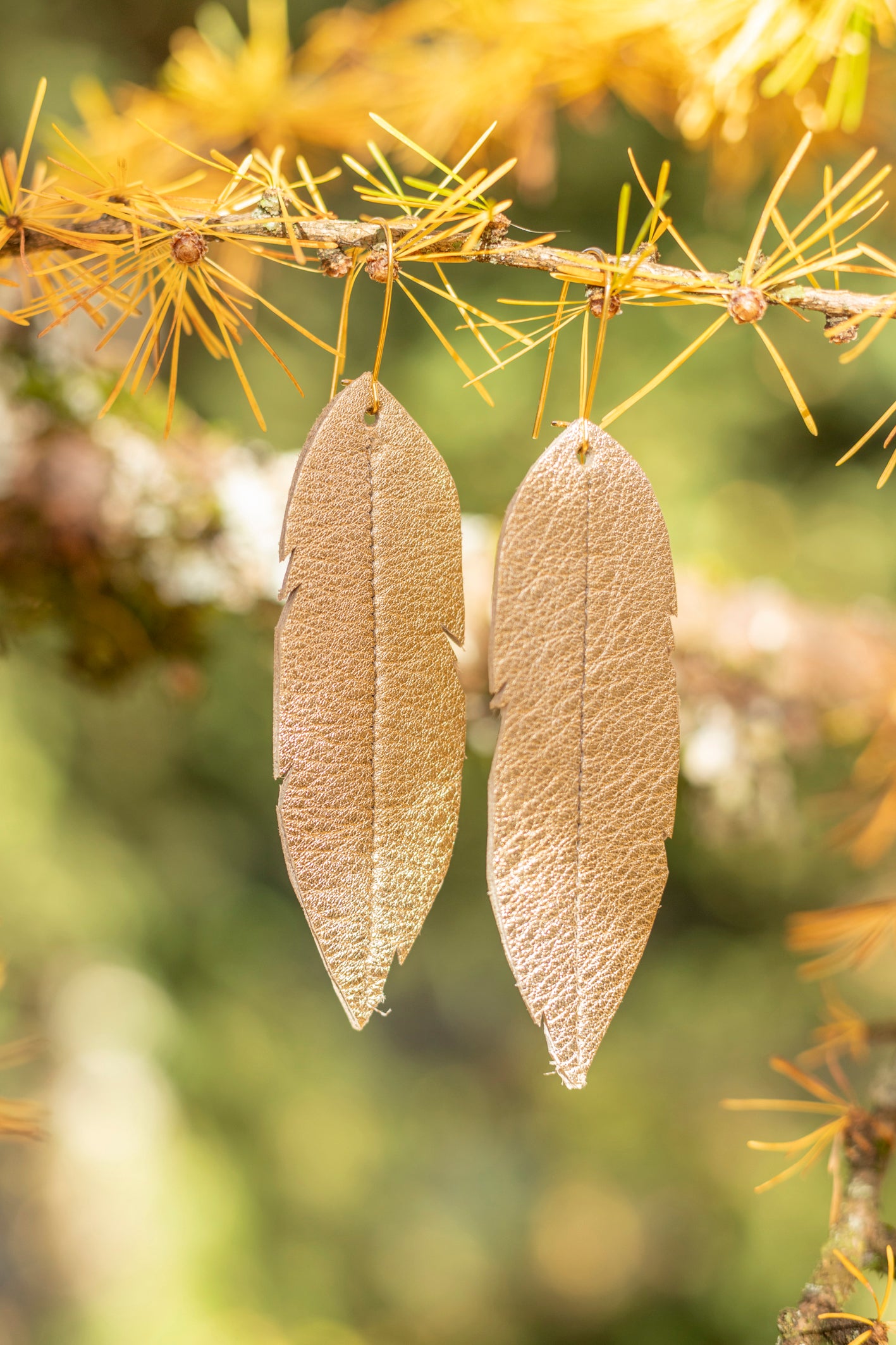 Longues boucles d'oreilles plumes en cuir : couleur au choix