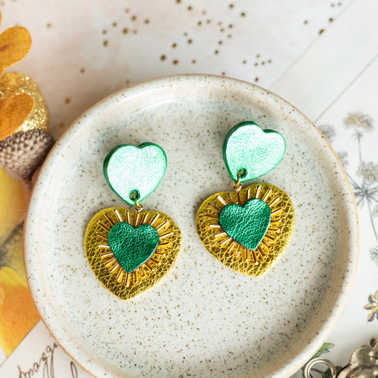 Boucles d'oreilles Coeurs Ex Voto cuirs métallisés vert et chartreuse