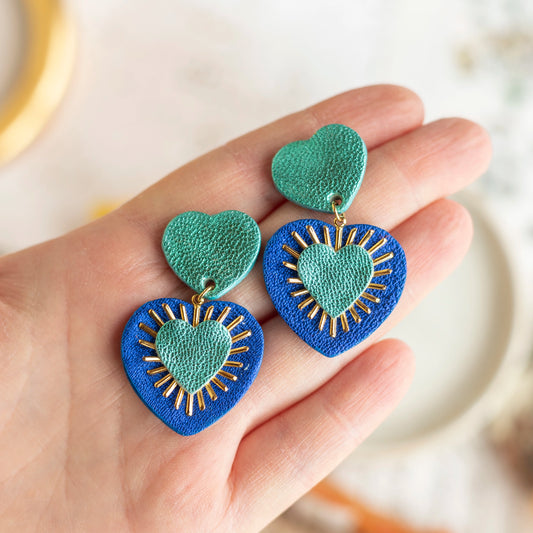Boucles d'oreilles Coeurs Ex Voto cuirs métallisés turquoise et outremer