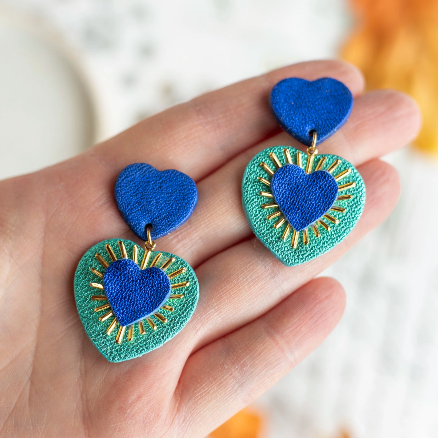 Boucles d'oreilles Coeurs Ex Voto cuirs métallisés bleu outremer et turquoise