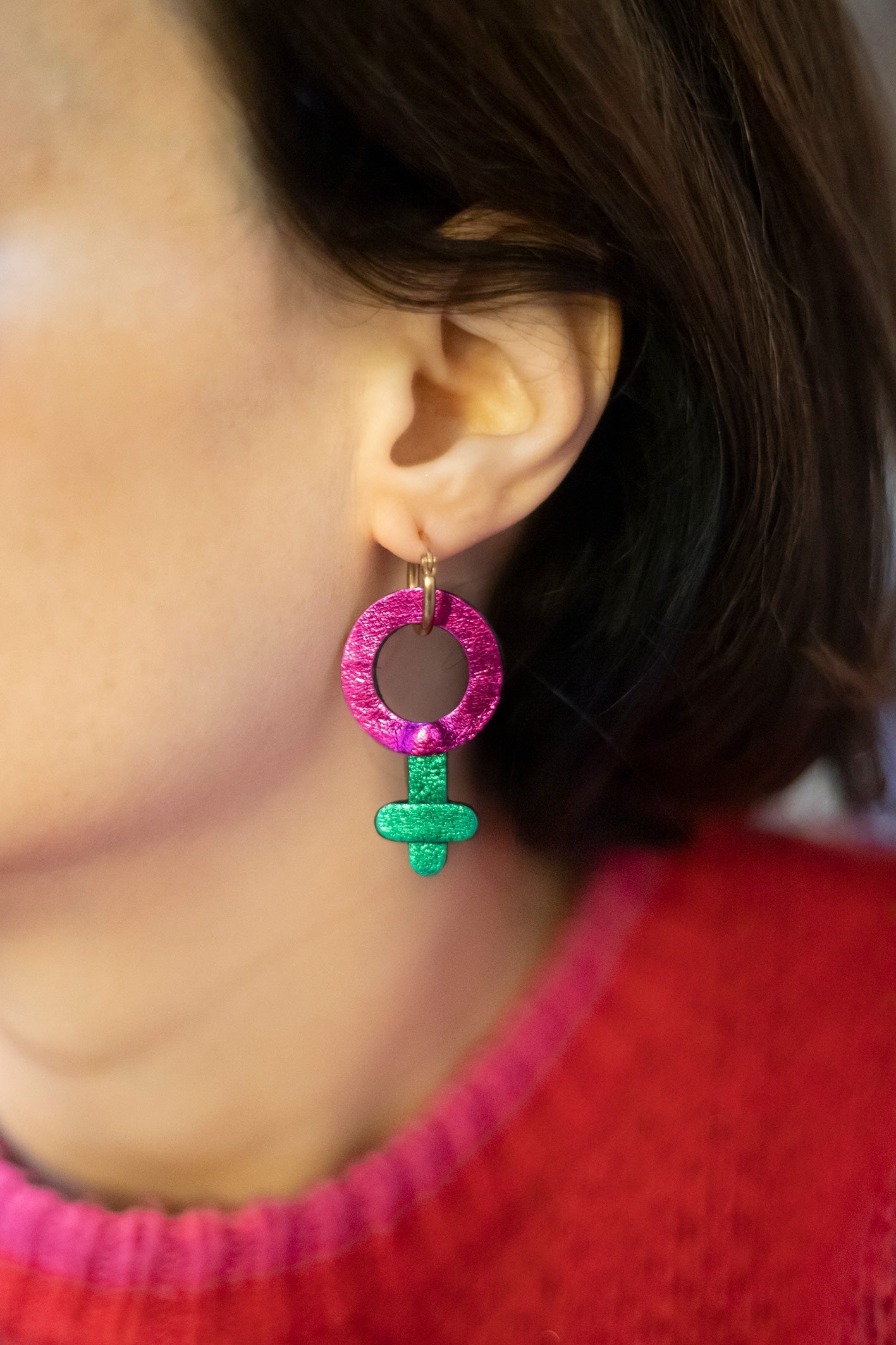 Boucles d'oreilles Symbole féminin fuchsia et vert