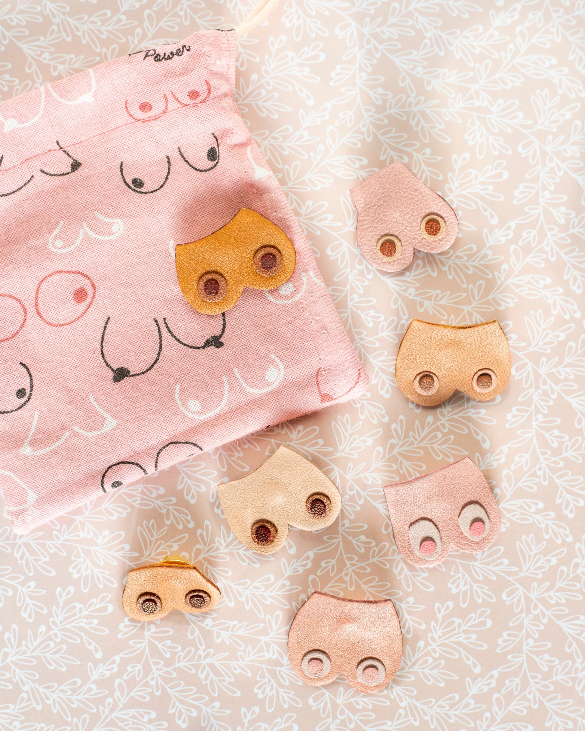 Pin's Nénés rose moyen