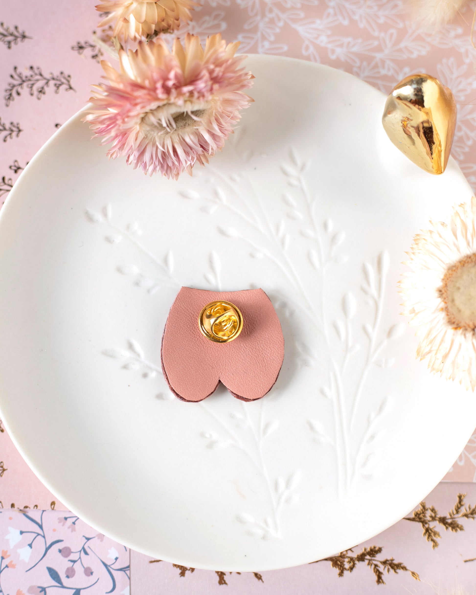 Pin's Nénés rose moyen