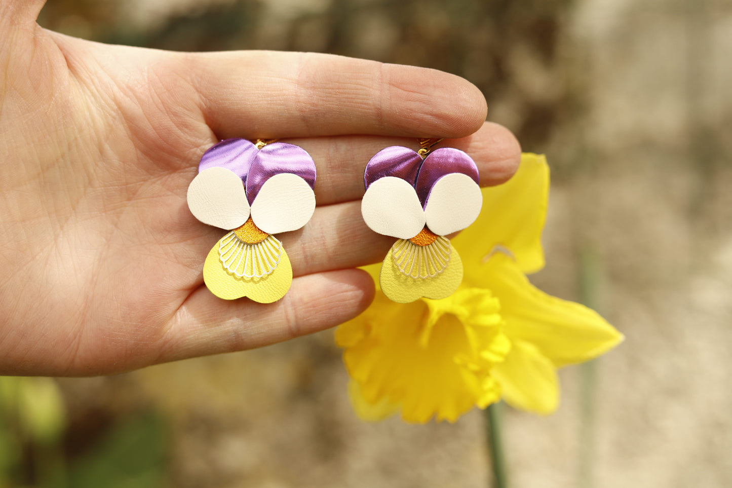 Boucles d’oreilles Pensées - violet blanc, jaune, orange métallisé