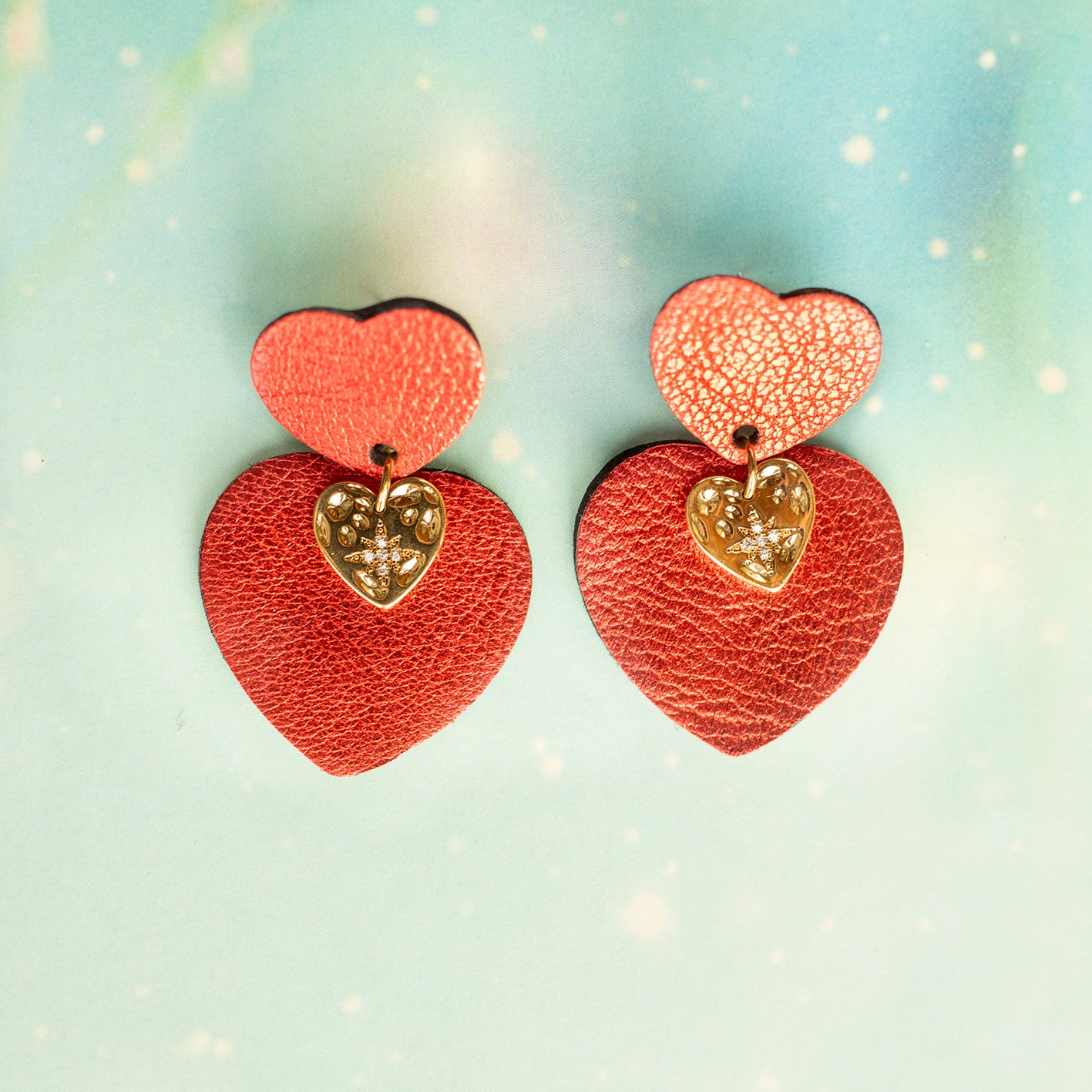 Boucles d'oreilles Coeurs Ex-Voto en cuir rouge