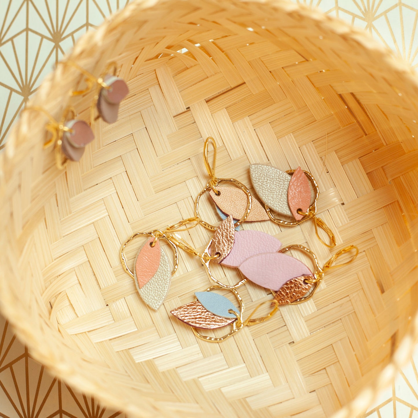 Boucles d'oreilles créoles cuir or rose et bleu cyan