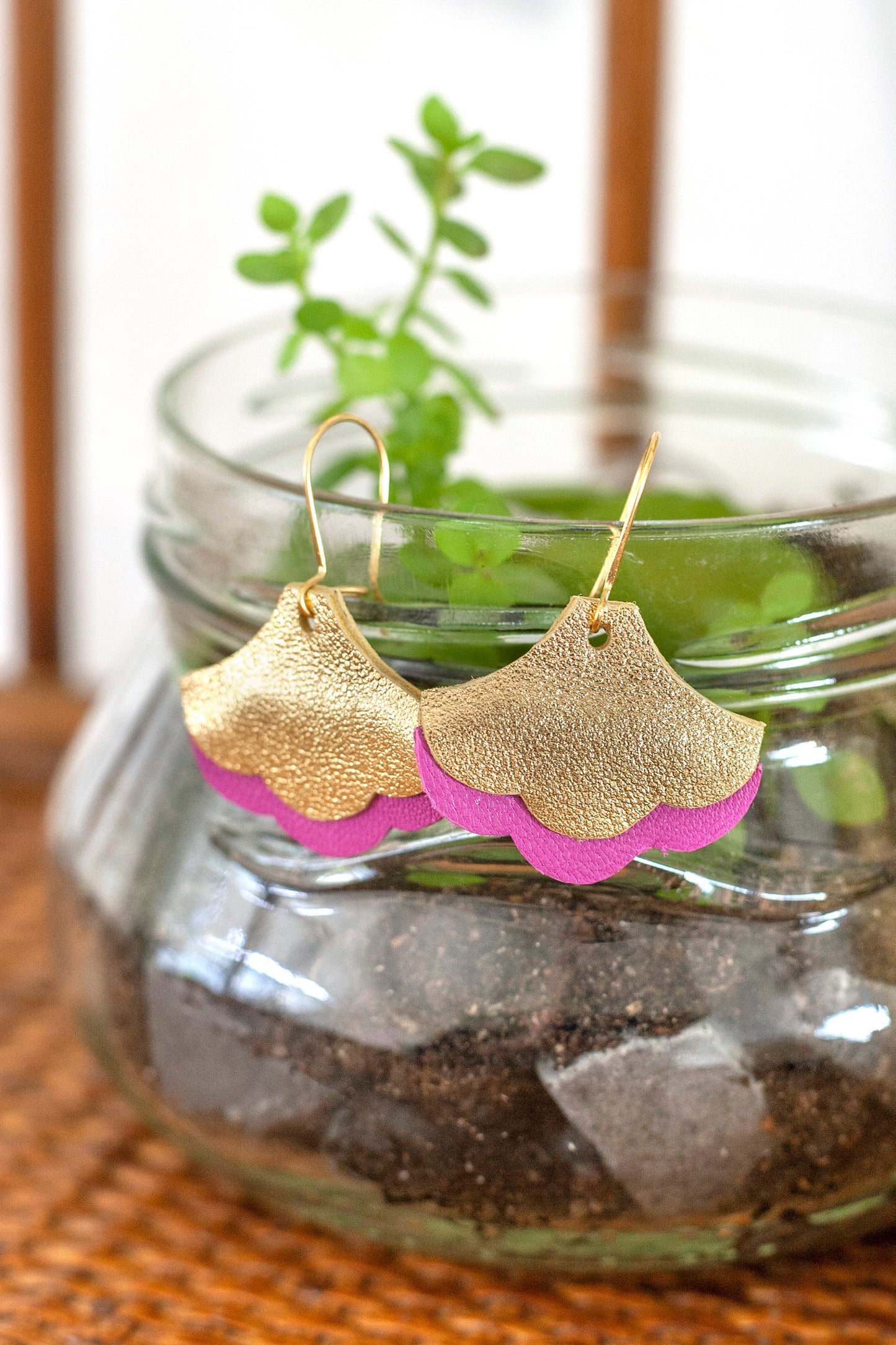 Boucles d'oreilles Ginkgo Biloba doré et magenta