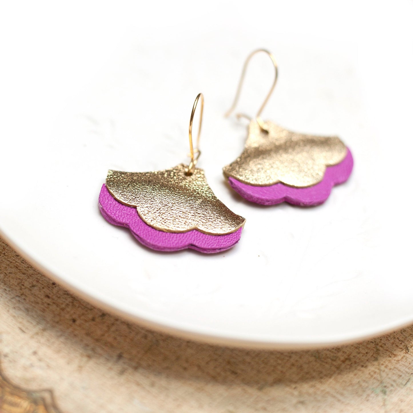 Boucles d'oreilles Ginkgo Biloba doré et magenta