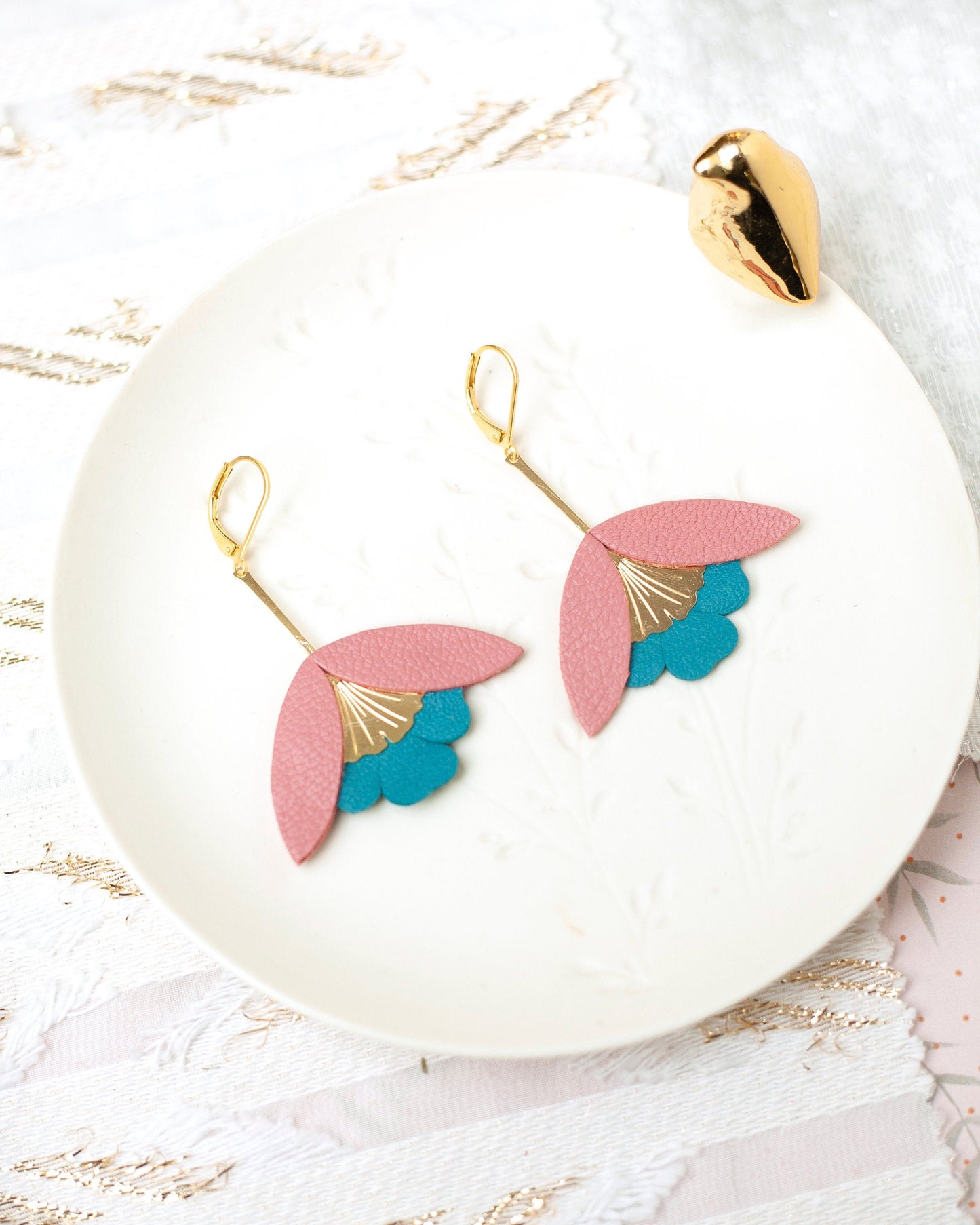 Boucles d'oreilles Fleur de Ginkgo rose et bleu canard