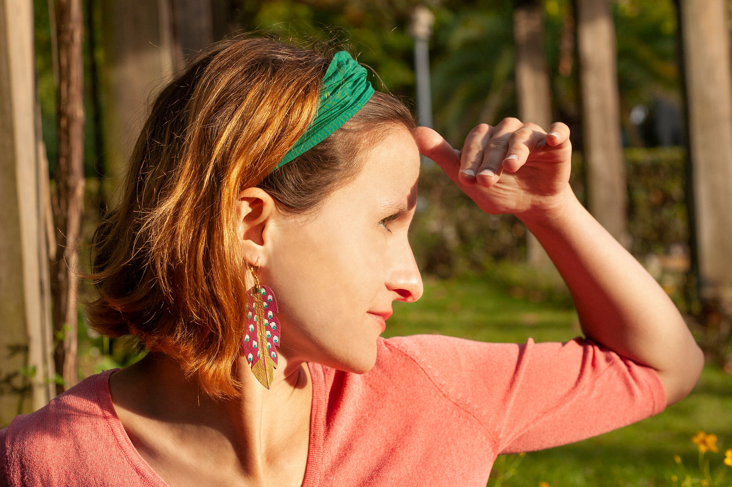 Boucles d'oreilles Danaé plumes en cuir violet peintes à la main