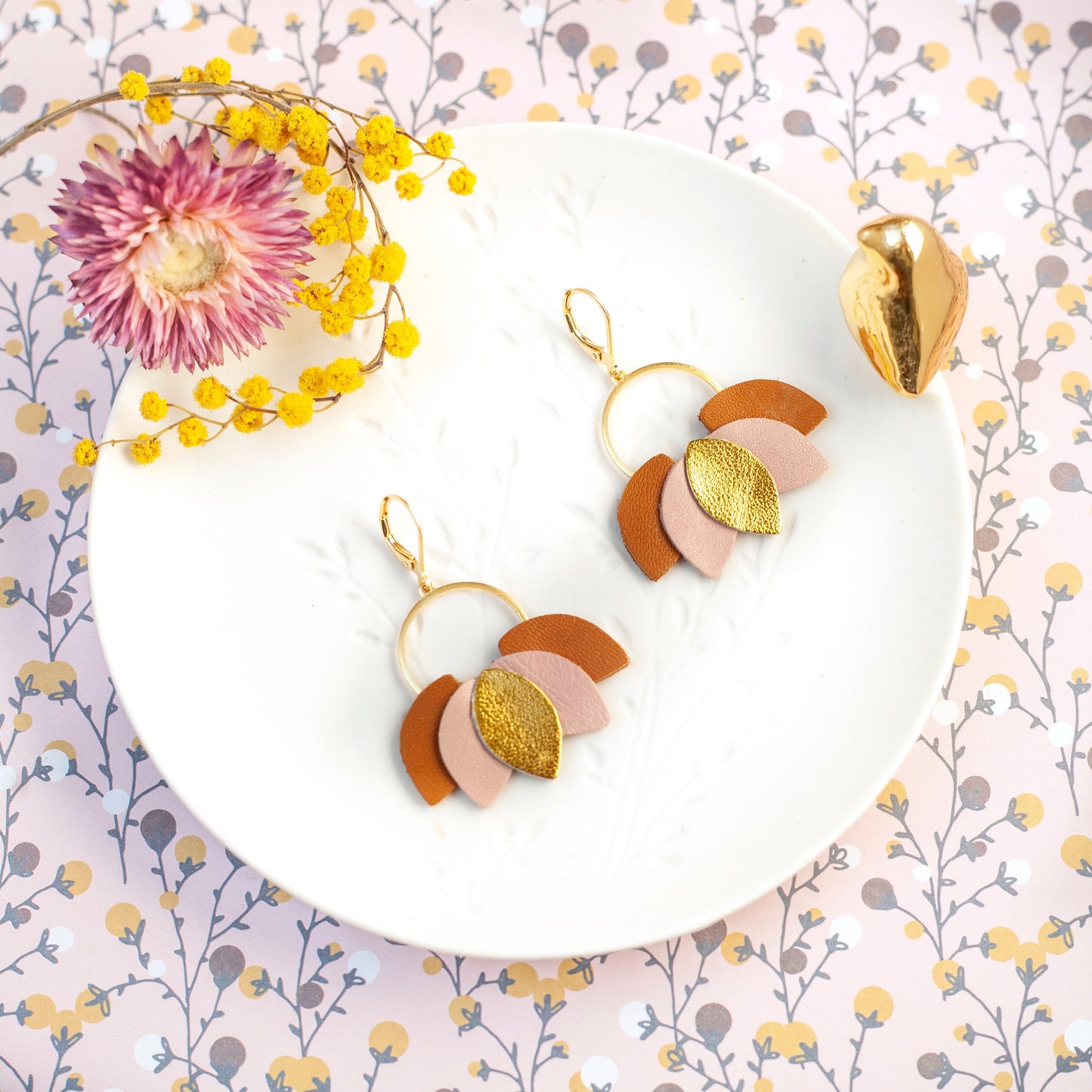 Boucles d'oreilles Nymphéas cuir doré rose marron caramel