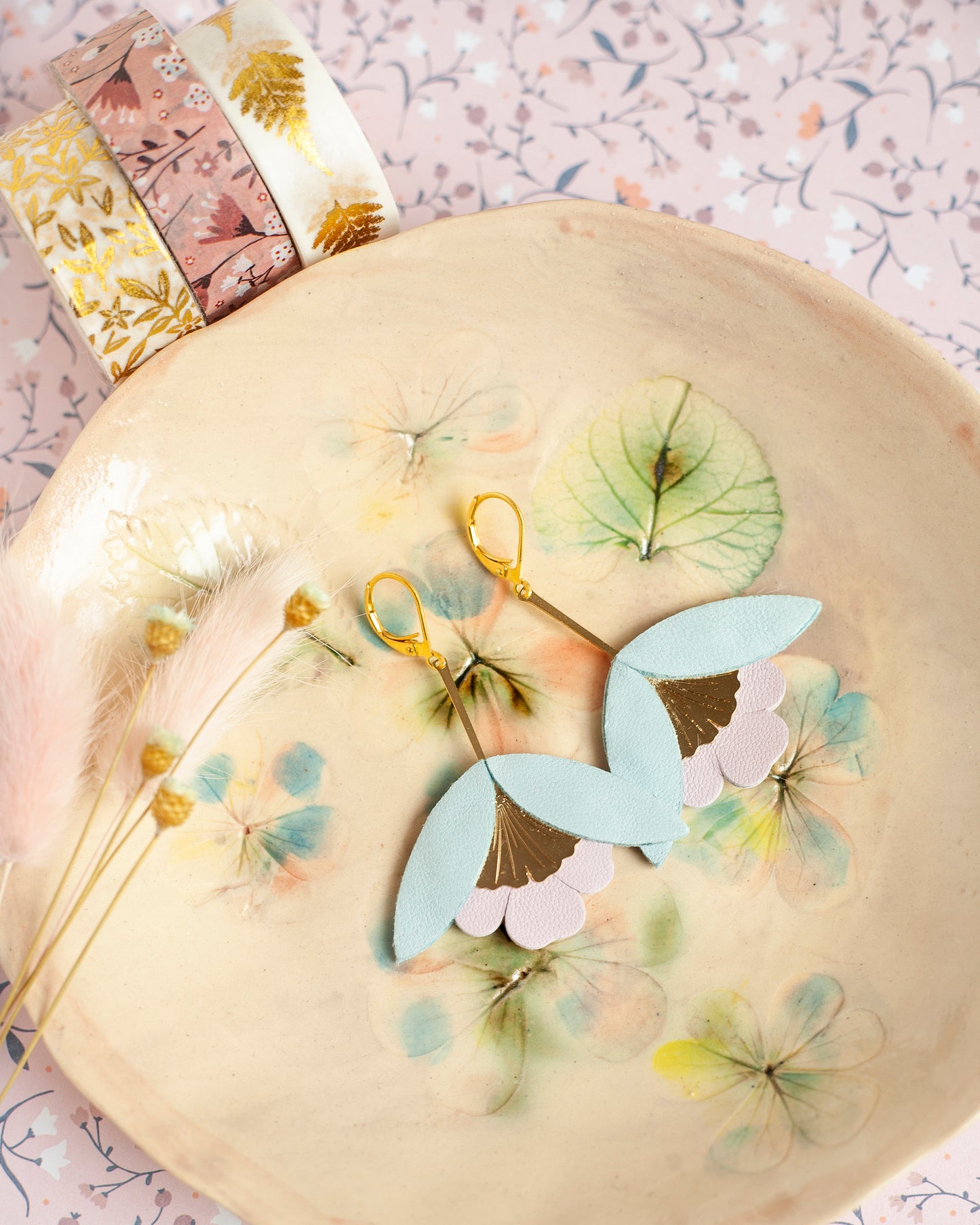 Boucles d'oreilles Fleur de Ginkgo bleu ciel et rose pâle