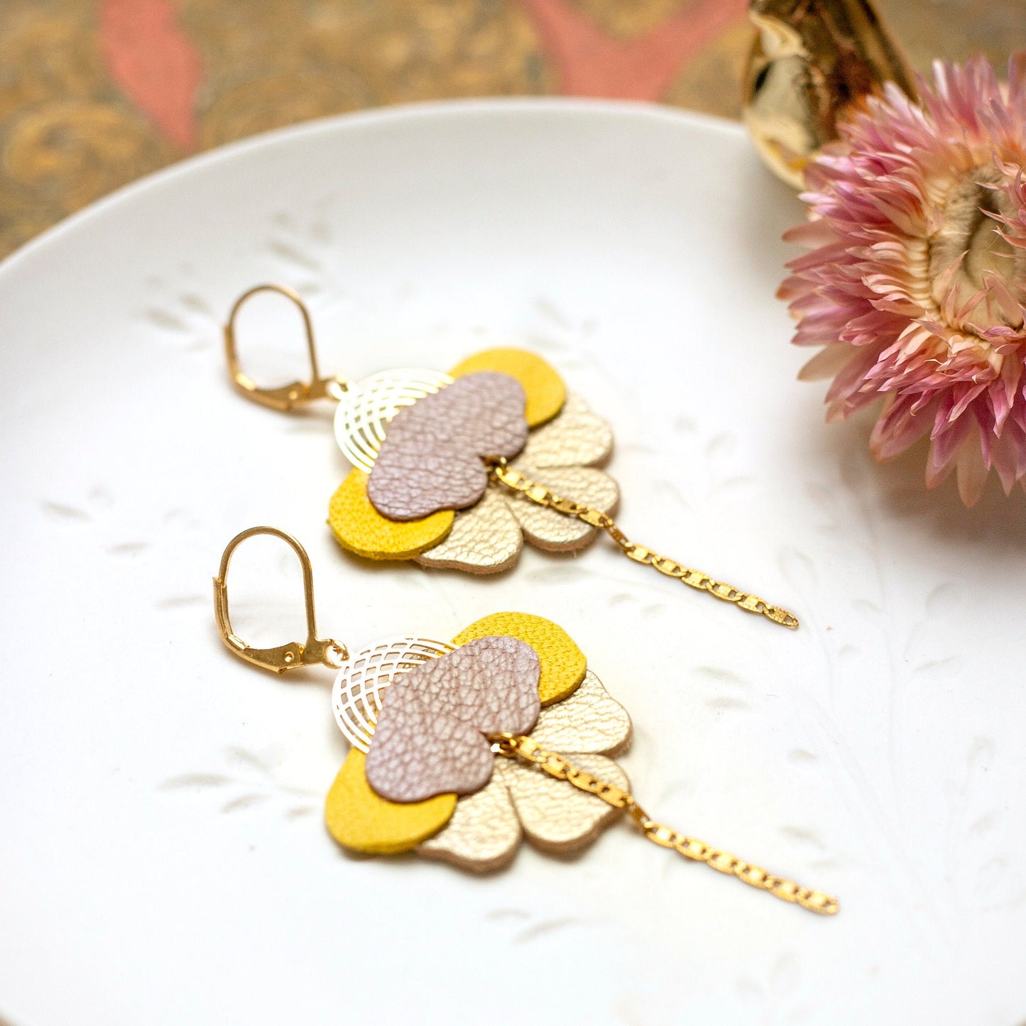 Boucles d’oreilles Orchidées cuir jaune rose doré