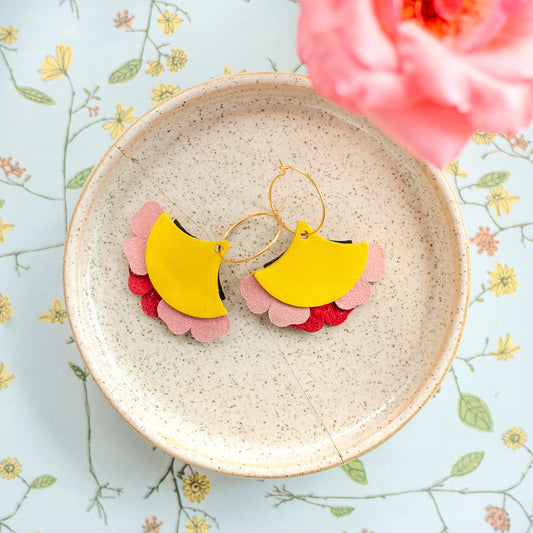 Boucles d'oreilles Eventail cuir doré jaune rose et rouge