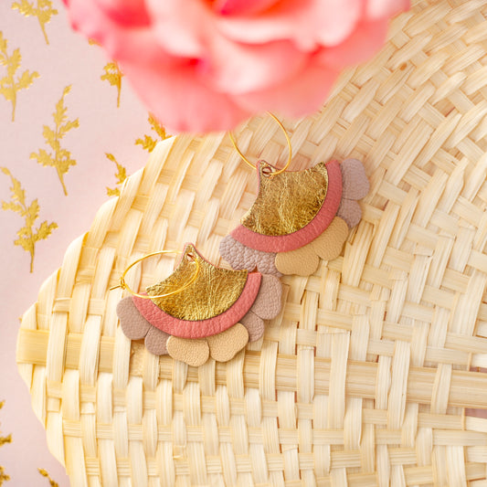 Boucles d'oreilles Eventail cuir rose mauve beige et doré