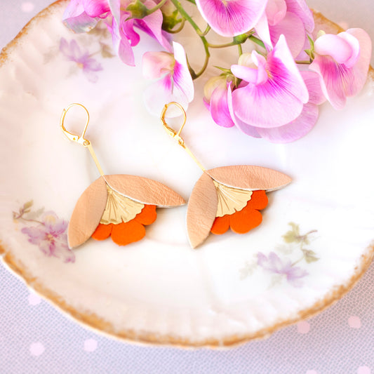 Boucles d'oreilles Fleur de Ginkgo cuir rose chair et orange