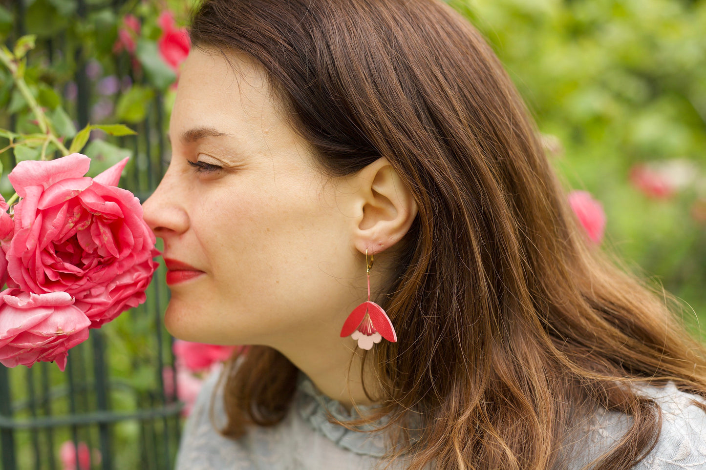 Boucles d'oreilles Fleurs de Ginkgo en cuir rouge et rose clair