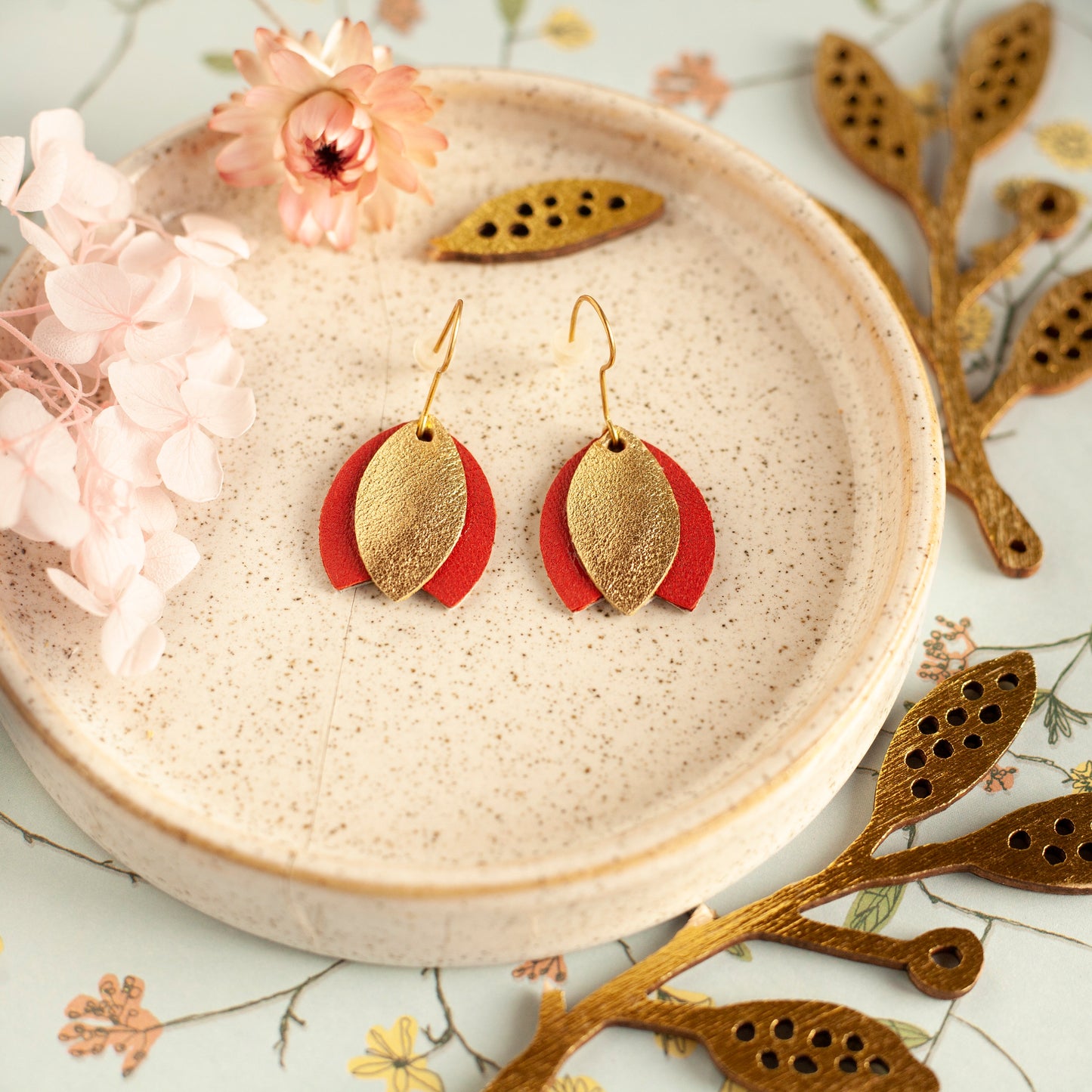 Boucles d'oreilles Tulipe doré et rouge en cuir