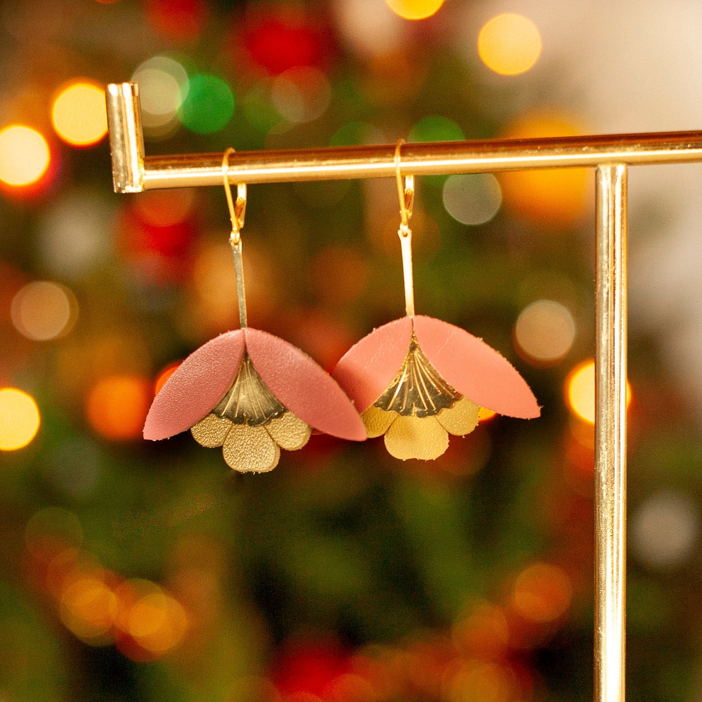 Boucles d'oreilles Fleur de Ginkgo en cuir fleur rose et bronze