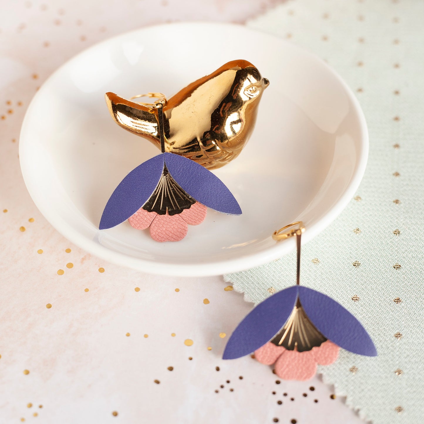 Boucles d'oreilles Fleur de Ginkgo en cuir violet et rose