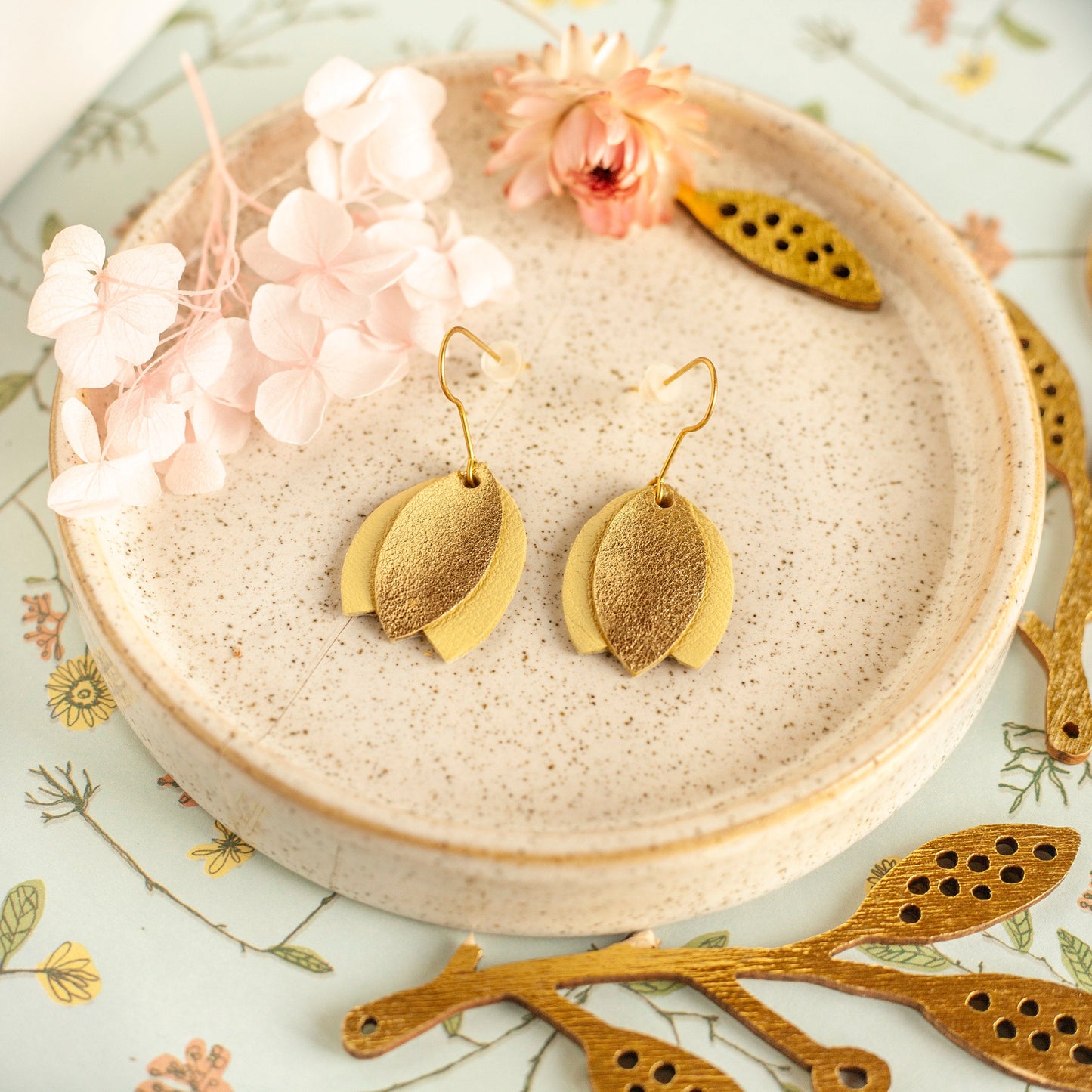 Boucles d'oreilles tulipe cuir doré et jaune