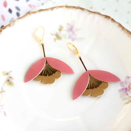 Boucles d'oreilles Fleur de Ginkgo en cuir fleur rose et bronze