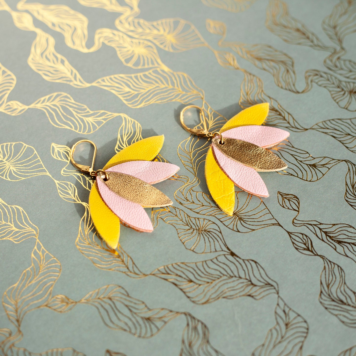 Boucles d'oreilles Palmier en cuir jaune rose et doré