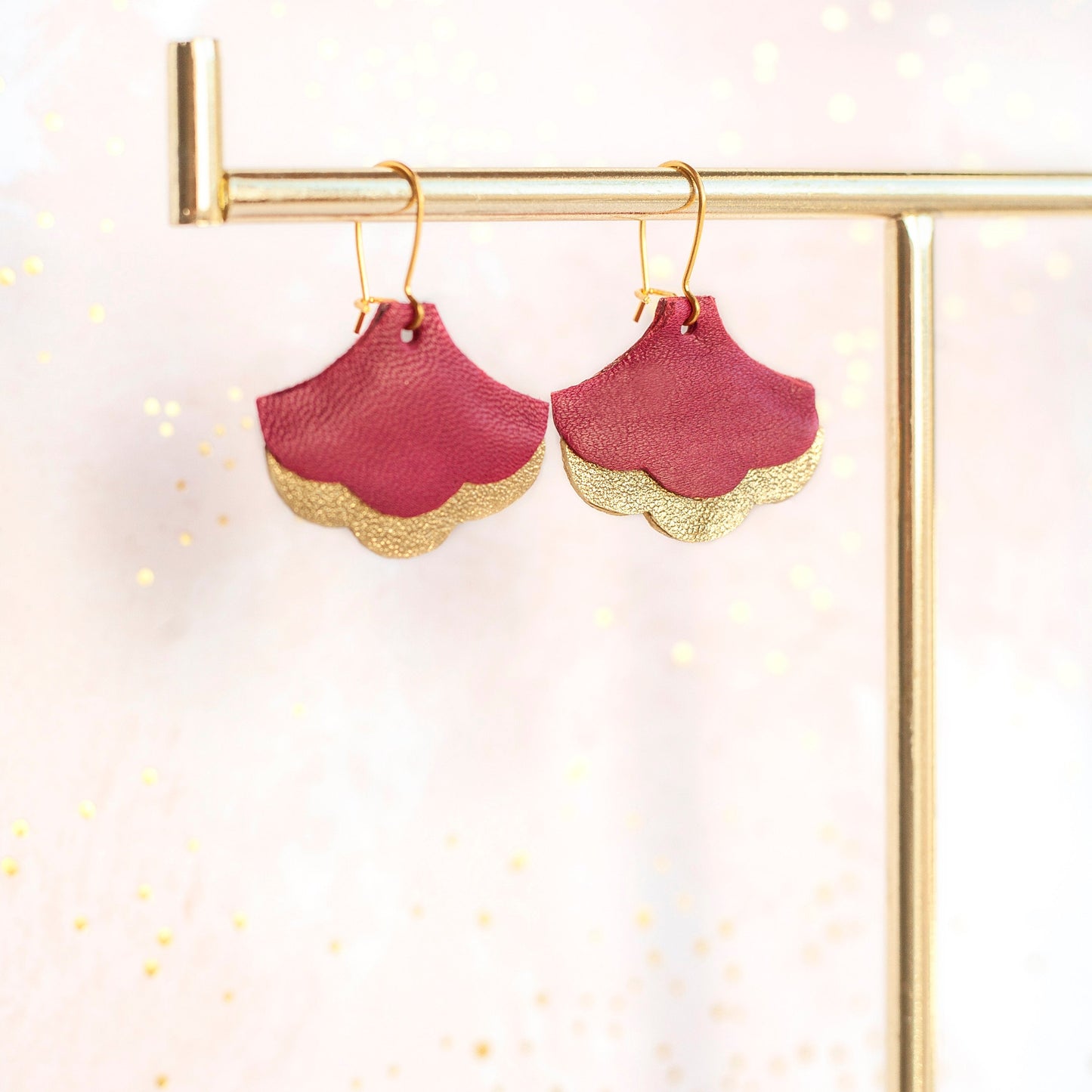 Boucles d'oreilles Ginkgo Biloba cuir rouge framboise