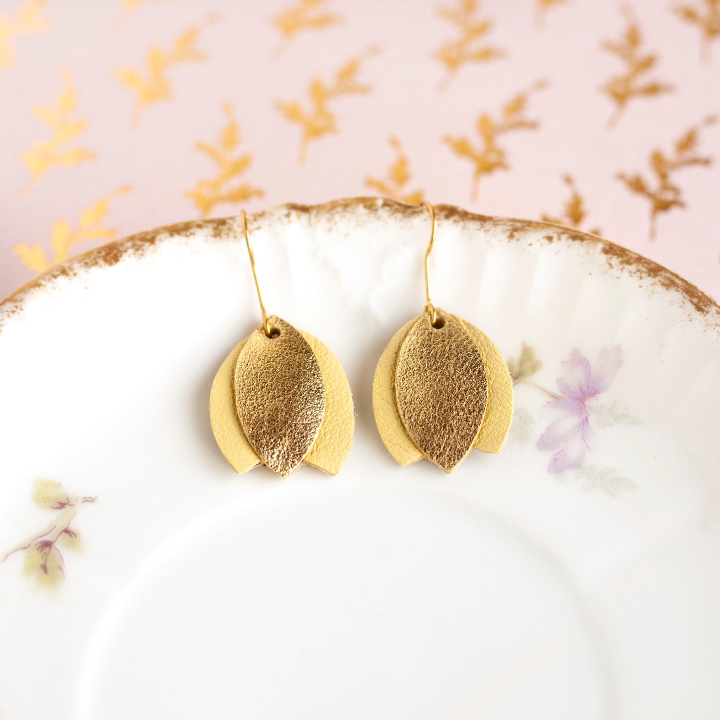 Boucles d'oreilles tulipe cuir doré et jaune