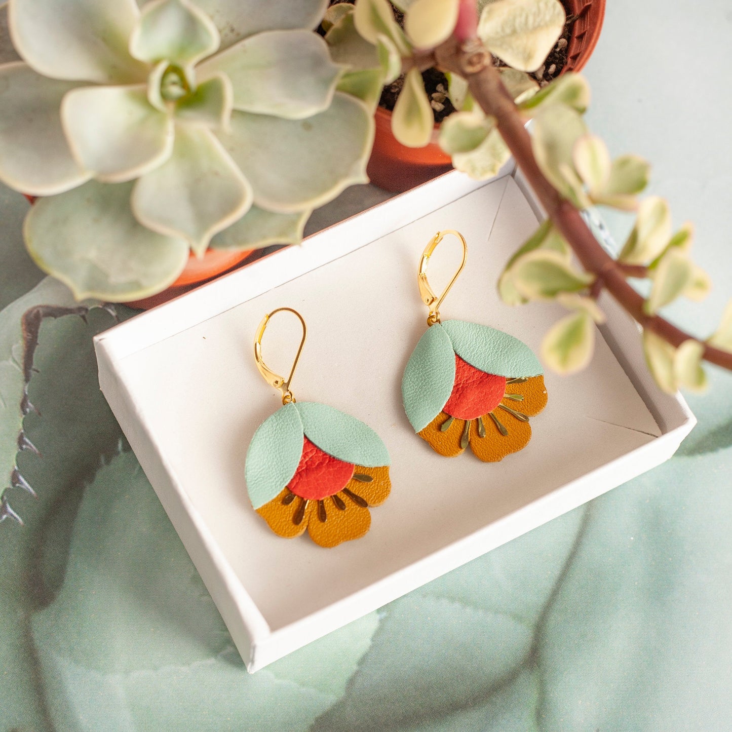 Boucles d'oreilles fleurs de cerisier vert menthe rouge et jaune ocre