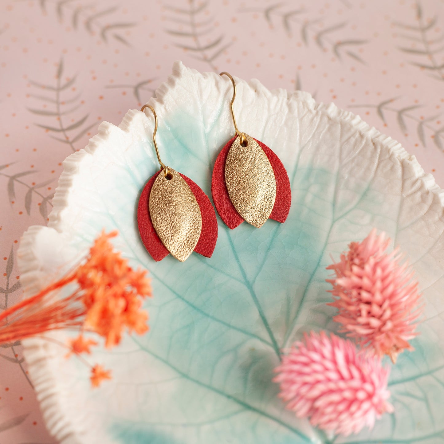 Boucles d'oreilles Tulipe doré et rouge en cuir