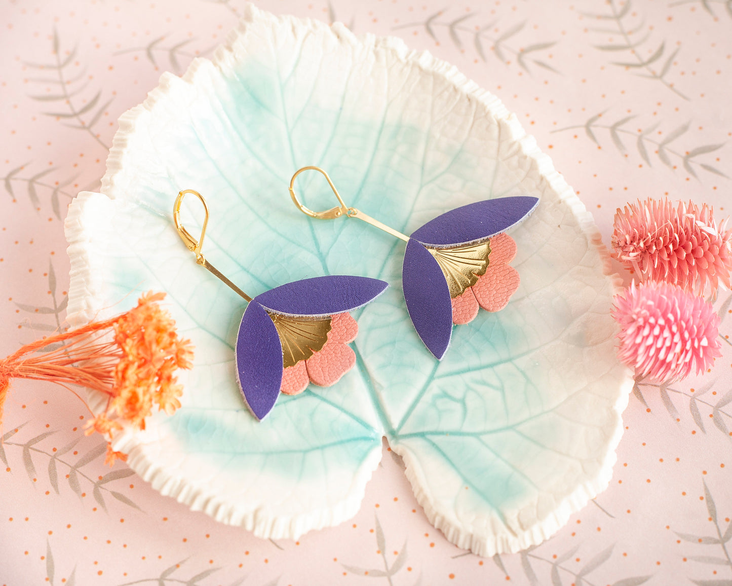 Boucles d'oreilles Fleur de Ginkgo en cuir violet et rose