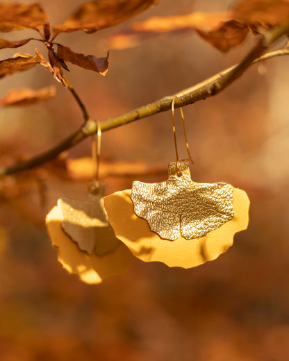 Boucles d'oreilles feuilles de Ginkgo cuir jaune ocre et doré