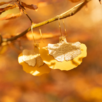 Boucles d'oreilles feuilles de Ginkgo cuir jaune ocre et doré