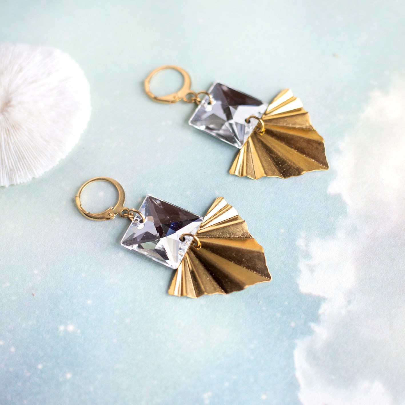 Boucles d'oreilles carrés en cristal vintage et pendentifs triangle dorés